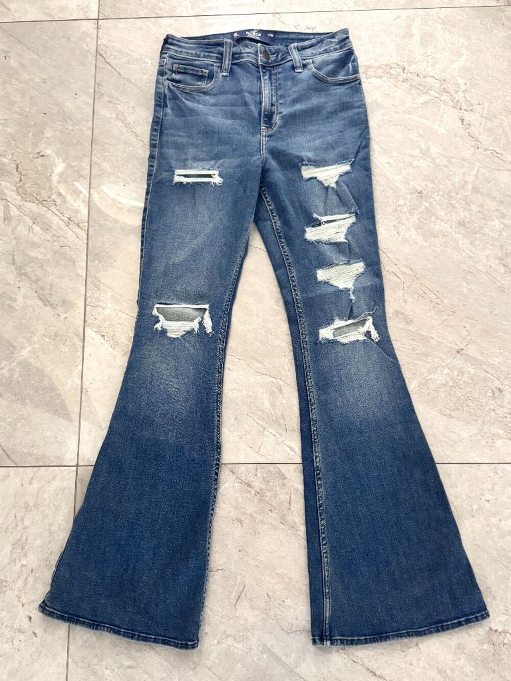 Hollister Destroyed High Rise Flare Soft Stretch.  6R